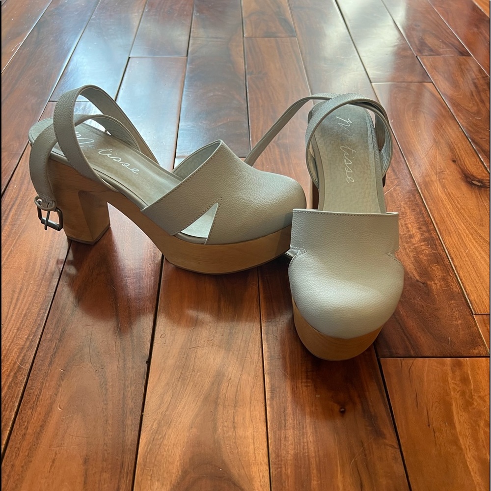 Matisse light grey heels with wooden soles